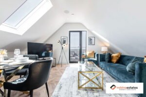 Wellington Square, Nottingham, NG7 1NF